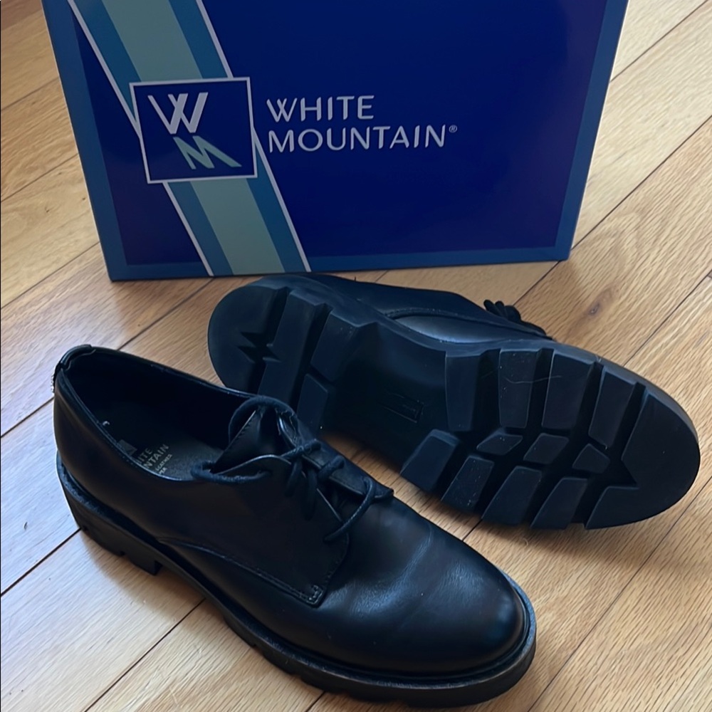 White Mountain Black Leather Oxfords with Durable Sole